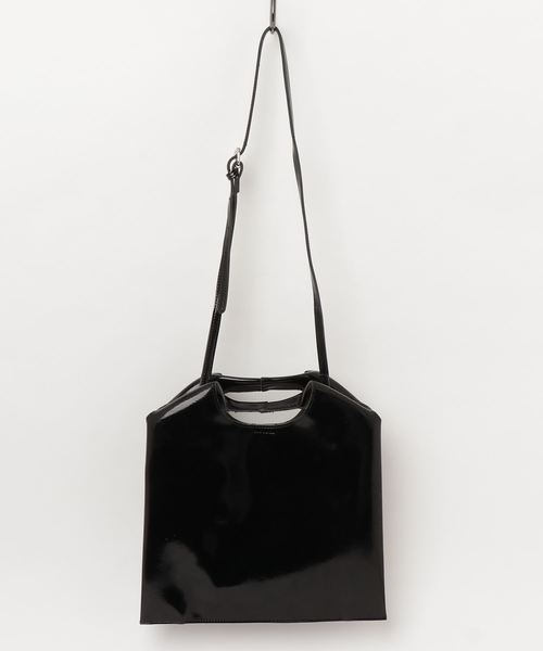 cheek(チーク)の「エナメルBAG(ショルダーバッグ)」|ブラック