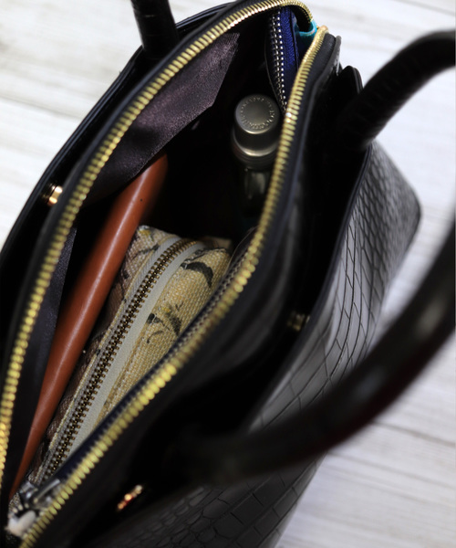 florist（フローリスト）の「【2way】クロコ調型押しレザーがま口シルエットハンドバッグ（ハンドバッグ・レディース・ブラック/ベージュ/グリーン/キャメル・FREE）」の5枚目の写真