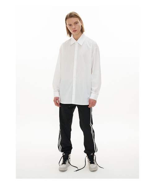 OY（オーワイ）の「バックボタンデザインシャツ（シャツ/ブラウス・メンズ・ホワイト/ライトブルー/ブラック・FREE）」の4枚目の写真