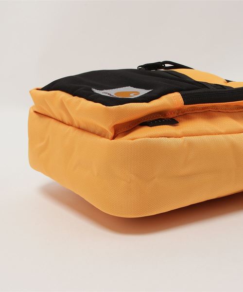Carhartt（カーハート）の「CARHARTT／カーハート ショルダーバックDELTA STRAP BAG　I02754009G0020S（ショルダーバッグ・メンズ・オレンジ・ONE SIZE）」の2枚目の写真