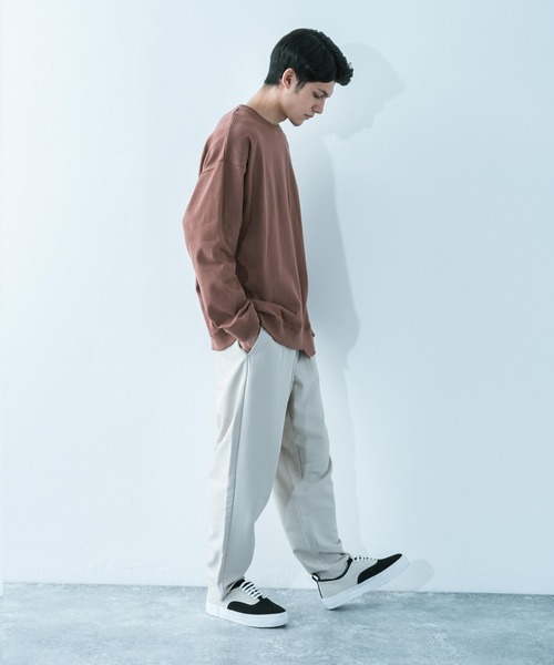 Revo.（レボ）の「Revo. 10/-天竺 オーバーサイズ切り替え長袖Tee（Tシャツ/カットソー・メンズ・ブラック/グレイッシュベージュ/ブラウン系その他/ホワイト/グレイッシュブルー・1/2）」の7枚目の写真