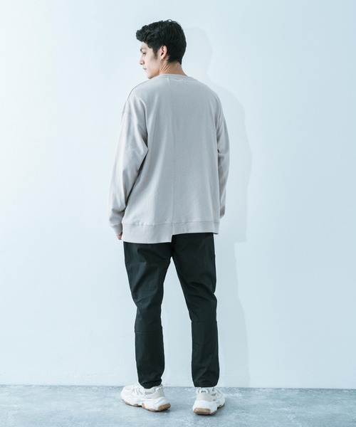 Revo.（レボ）の「Revo. 10/-天竺 オーバーサイズ切り替え長袖Tee（Tシャツ/カットソー・メンズ・ブラック/グレイッシュベージュ/ブラウン系その他/ホワイト/グレイッシュブルー・1/2）」の12枚目の写真