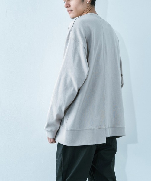Revo.（レボ）の「Revo. 10/-天竺 オーバーサイズ切り替え長袖Tee（Tシャツ/カットソー・メンズ・ブラック/グレイッシュベージュ/ブラウン系その他/ホワイト/グレイッシュブルー・1/2）」の9枚目の写真