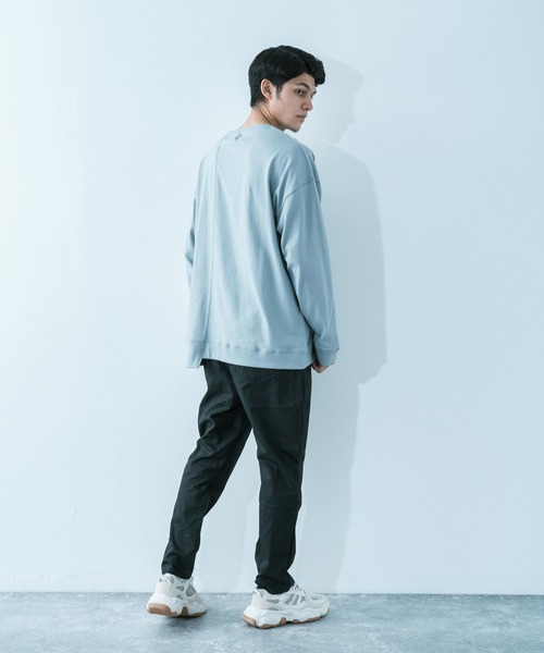 Revo.（レボ）の「Revo. 10/-天竺 オーバーサイズ切り替え長袖Tee（Tシャツ/カットソー・メンズ・ブラック/グレイッシュベージュ/ブラウン系その他/ホワイト/グレイッシュブルー・1/2）」の16枚目の写真