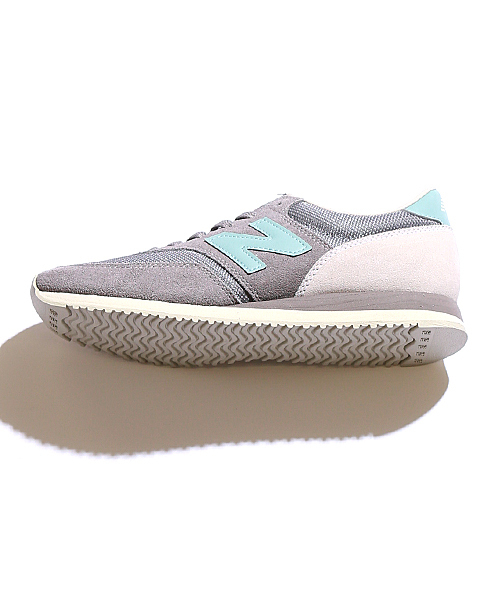 And A(アンドエー)の「CM620 (New Balance)(スニーカー・レディース・グレー/ネイビー・23.5cm/24.5cm)」の5枚目の写真