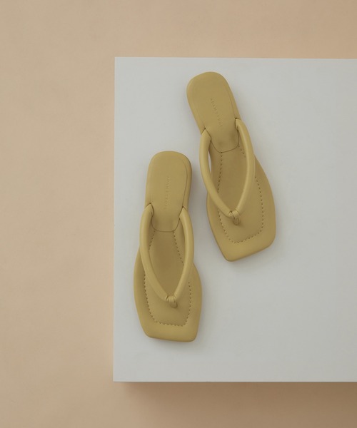 ADAM ET ROPE'(アダムエロペ)の「チューブストラップビーチサンダル(サンダル・レディース・ブラック/オフホワイト/イエロー・23.0cm/23.5cm/24.0cm/24.5cm)」の1枚目の写真