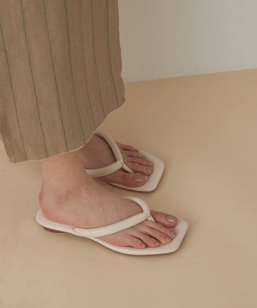 ADAM ET ROPE'(アダムエロペ)の「チューブストラップビーチサンダル(サンダル・レディース・ブラック/オフホワイト/イエロー・23.0cm/23.5cm/24.0cm/24.5cm)」の15枚目の写真