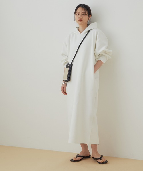 ADAM ET ROPE'(アダムエロペ)の「チューブストラップビーチサンダル(サンダル・レディース・ブラック/オフホワイト/イエロー・23.0cm/23.5cm/24.0cm/24.5cm)」の20枚目の写真