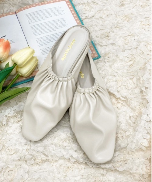 apres jour（アプレジュール）の「ギャザーフラットシューズ【ZOZOTOWN限定アイテム】（その他シューズ・レディース・ピンクベージュ/ダークブラウン/アイボリー・X-LARGE/MEDIUM/SMALL/LARGE）」の4枚目の写真