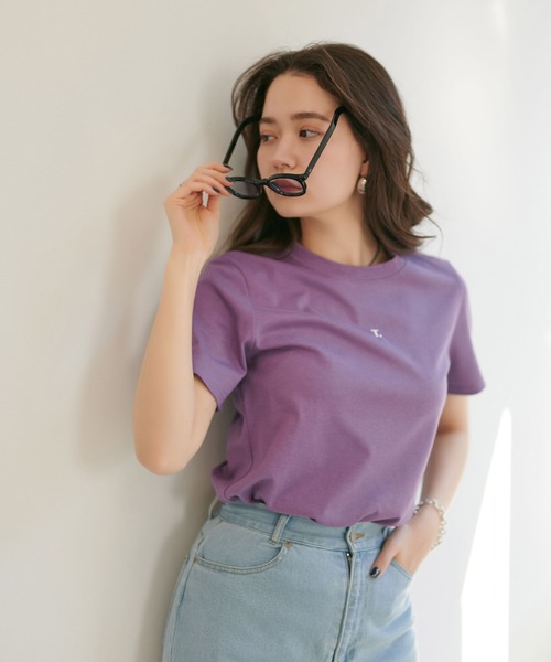 TINA：JOJUN（ティーナジョジュン）の「T.刺繍Tシャツ TINA