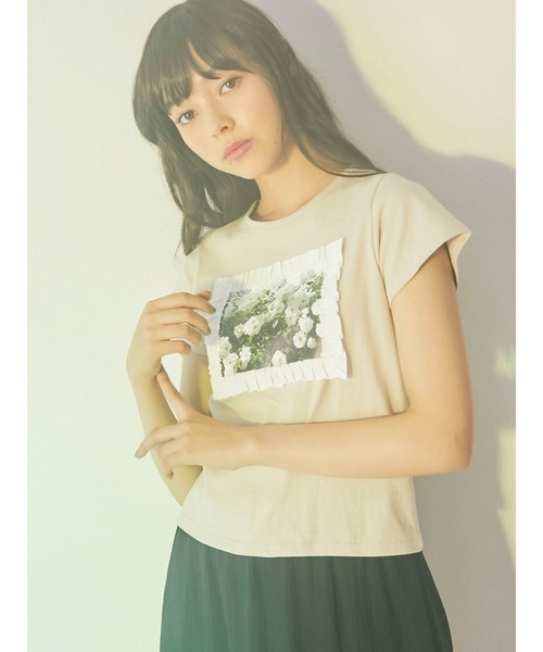 merry jenny（メリージェニー）の「flower garden Tee（Tシャツ/カットソー・レディース・ベージュ/オフホワイト/ラベンダー・FREE）」の2枚目の写真