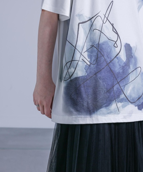 kOhAKU（コハク）の「『線画×ペイント風Tシャツ』（Tシャツ/カットソー・レディース・オフホワイト・FREE）」の13枚目の写真