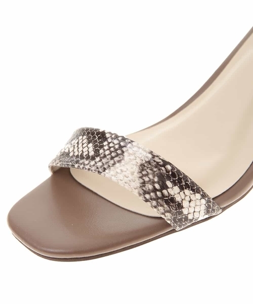 OFUON le MK（オフオンルエムケー）の「フェイクレザーストラップサンダル（サンダル・レディース・ライトブラウン/ベージュ/ブラック・38/40）」の6枚目の写真