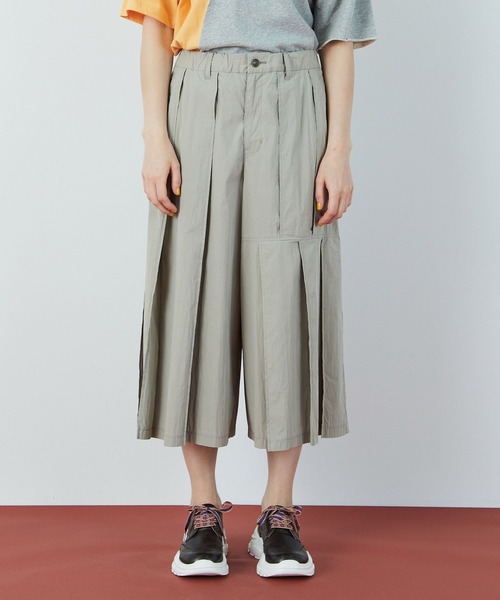 FRAPBOIS（フラボア）の「アコーディーズ パンツ（その他パンツ・レディース・ブラウン/グレイッシュベージュ・1）」の2枚目の写真