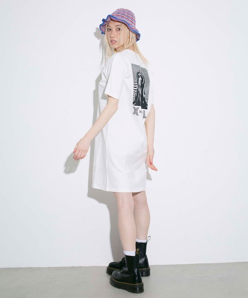 X-girl（エックスガール）の「WAVE FACE S/S TEE DRESS（ワンピース・レディース・ホワイト/ブラック/ライトブルー・S/M）」の16枚目の写真