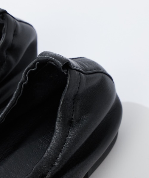 un dix cors(アンディコール)の「ROKOTA(ロコタ) ギャザーフラットシューズ(スリッポン・レディース・ブラック・24.5/23.5)」の16枚目の写真