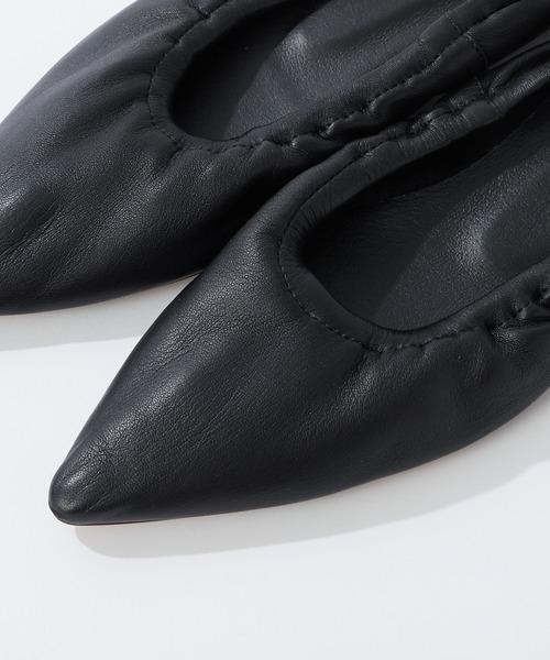 un dix cors(アンディコール)の「ROKOTA(ロコタ) ギャザーフラットシューズ(スリッポン・レディース・ブラック・24.5/23.5)」の18枚目の写真