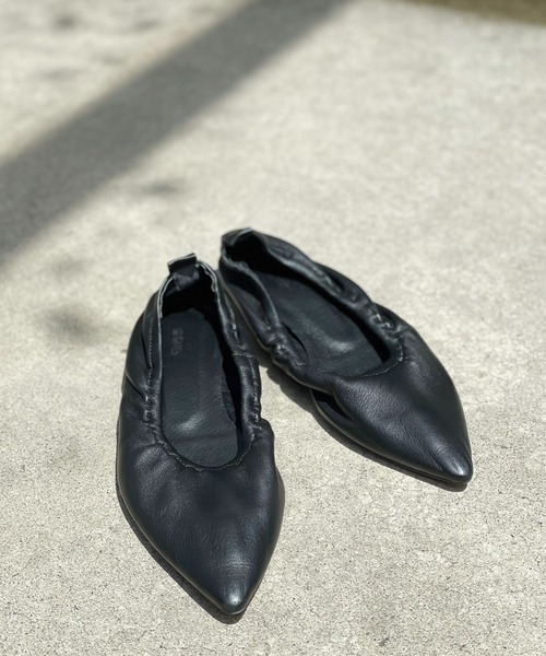 un dix cors(アンディコール)の「ROKOTA(ロコタ) ギャザーフラットシューズ(スリッポン・レディース・ブラック・24.5/23.5)」の19枚目の写真