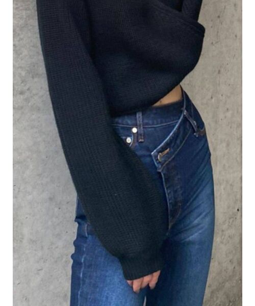 EMODA(エモダ)の「アシンメトリーフィットジャストウエストフレアジーンズ(デニムパンツ・レディース・グレー/インディゴブルー・SMALL/X-SMALL/MEDIUM)」の6枚目の写真