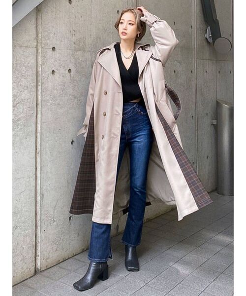 EMODA(エモダ)の「アシンメトリーフィットジャストウエストフレアジーンズ(デニムパンツ・レディース・グレー/インディゴブルー・SMALL/X-SMALL/MEDIUM)」の8枚目の写真