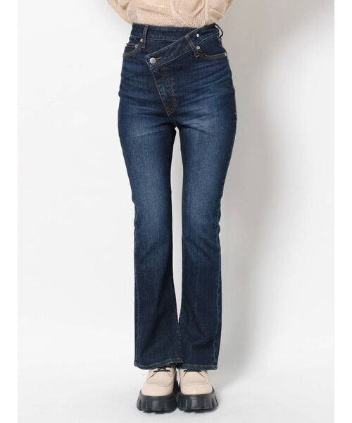 EMODA(エモダ)の「アシンメトリーフィットジャストウエストフレアジーンズ(デニムパンツ・レディース・グレー/インディゴブルー・SMALL/X-SMALL/MEDIUM)」の9枚目の写真