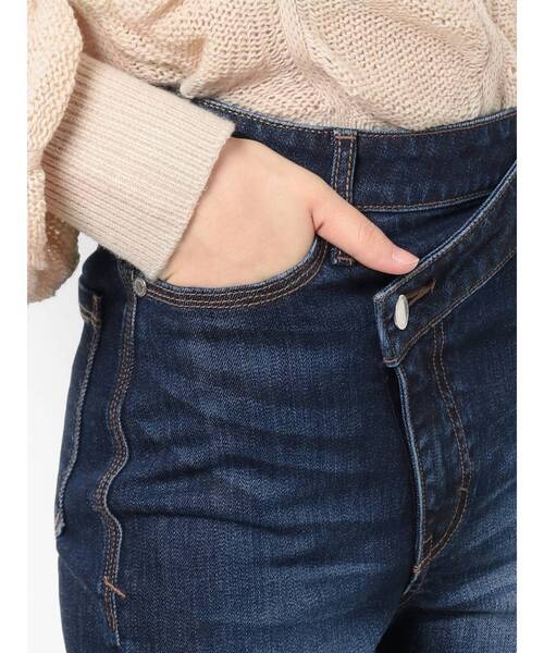 EMODA(エモダ)の「アシンメトリーフィットジャストウエストフレアジーンズ(デニムパンツ・レディース・グレー/インディゴブルー・SMALL/X-SMALL/MEDIUM)」の14枚目の写真