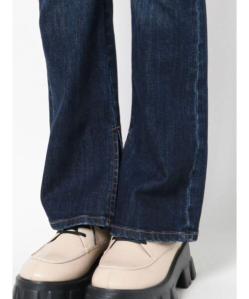 EMODA(エモダ)の「アシンメトリーフィットジャストウエストフレアジーンズ(デニムパンツ・レディース・グレー/インディゴブルー・SMALL/X-SMALL/MEDIUM)」の15枚目の写真