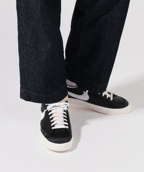 NIKE（ナイキ）の「NIKE BLAZER LOW 77 VINTAGE レザースニーカー（スニーカー・メンズ・ホワイト/ブラック・8/10/9/11）」の4枚目の写真