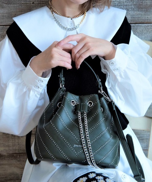 jouetie(ジュエティ)の「【jouetie/ジュエティ】 マイクロスタッズ ミニ巾着バッグ(ショルダーバッグ・レディース・ワイン/シルバー/ラベンダー/ゴールド/ダークグリーン/ネイビー/ブラック/アイボリー/ベージュ系その他・FREE)」の18枚目の写真