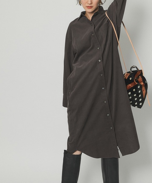 RIVE DROITE（リヴドロワ）の「幅広い雰囲気を楽しめる　細コールシャツワンピース（シャツワンピース・レディース・チャコールグレー/レッド/ベージュ・FREE）」の2枚目の写真