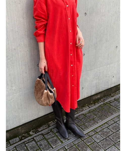 RIVE DROITE（リヴドロワ）の「幅広い雰囲気を楽しめる　細コールシャツワンピース（シャツワンピース・レディース・チャコールグレー/レッド/ベージュ・FREE）」の22枚目の写真