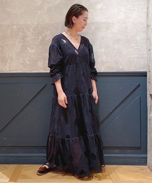 IENA LA BOUCLE(イエナラブークル)の「IENA LA BOUCLE リーフ柄レースティアードドレス◆(ワンピース・レディース・ネイビー・FREE)」の3枚目の写真