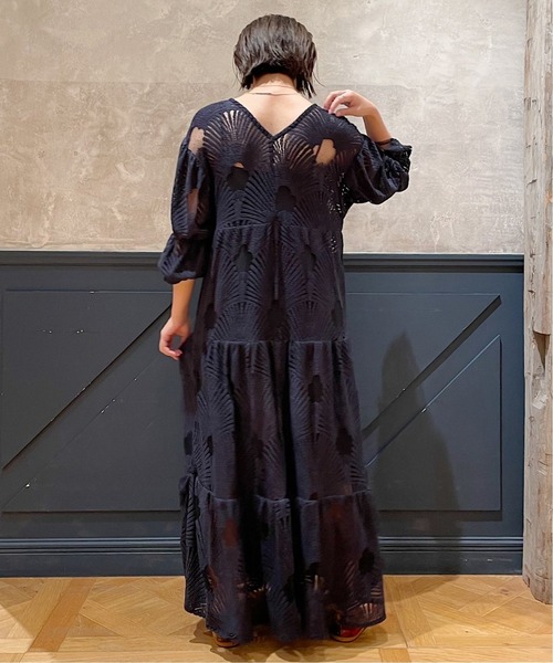IENA LA BOUCLE(イエナラブークル)の「IENA LA BOUCLE リーフ柄レースティアードドレス◆(ワンピース・レディース・ネイビー・FREE)」の2枚目の写真