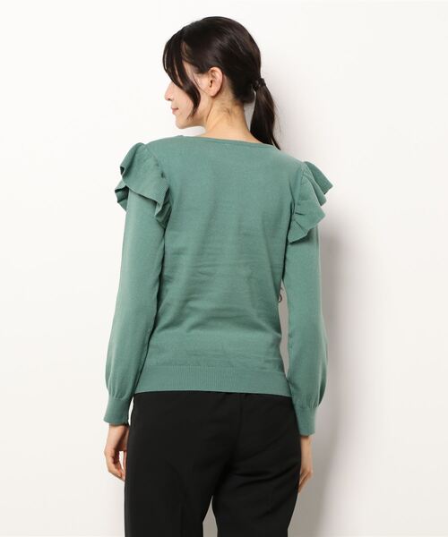 COLONY 2139（コロニートゥーワンスリーナイン）の「【WEB・一部店舗限定】リサイクルポリPBTニット(ラッフルプルオーバー)（ニット/セーター・レディース・ブラック/グリーン/アイボリー・FREE）」の5枚目の写真