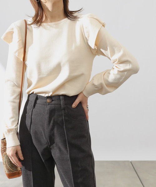 COLONY 2139（コロニートゥーワンスリーナイン）の「【WEB・一部店舗限定】リサイクルポリPBTニット(ラッフルプルオーバー)（ニット/セーター・レディース・ブラック/グリーン/アイボリー・FREE）」の2枚目の写真