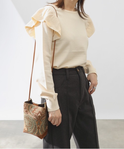 COLONY 2139（コロニートゥーワンスリーナイン）の「【WEB・一部店舗限定】リサイクルポリPBTニット(ラッフルプルオーバー)（ニット/セーター・レディース・ブラック/グリーン/アイボリー・FREE）」の10枚目の写真