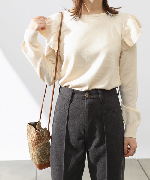 COLONY 2139（コロニートゥーワンスリーナイン）の「【WEB・一部店舗限定】リサイクルポリPBTニット(ラッフルプルオーバー)（ニット/セーター・レディース・ブラック/グリーン/アイボリー・FREE）」の12枚目の写真