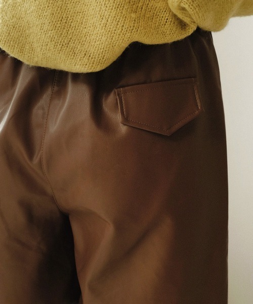 Bab（バブ）の「【WEB限定】フェイクレザーハーフパンツ（その他パンツ・レディース・ブラック/ブラウン/カーキ・M）」の14枚目の写真