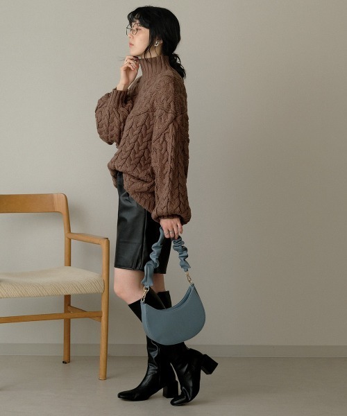 Bab（バブ）の「【WEB限定】フェイクレザーハーフパンツ（その他パンツ・レディース・ブラック/ブラウン/カーキ・M）」の4枚目の写真