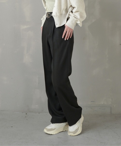 SPINNS(スピンズ)の「センタープレスワイドスラックスパンツ(スラックス・レディース・ブラック/ベージュ/チャコール・S/M)」の16枚目の写真