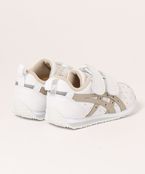 SUKUSUKU(スクスク)の「ASICS KIDS(アシックス キッズ)コトラ MINI SL-ST(スニーカー・キッズ・ホワイト×ゴールド・19.0cm/21.0cm/18.5cm/17.0cm/21.5cm/16.5cm/16.0cm/22.0cm/19.5cm/20.0cm/18.0cm/20.5cm/17.5cm)」の2枚目の写真