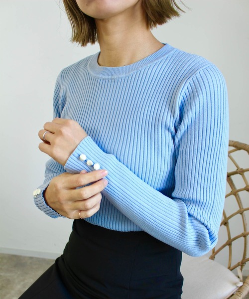 MLI'A（エムリア）の「袖ボタンニット（ニット/セーター・レディース・オフホワイト/ブラック/ライトグリーン/サックスブルー/イエロー/ピンク・M）」の4枚目の写真