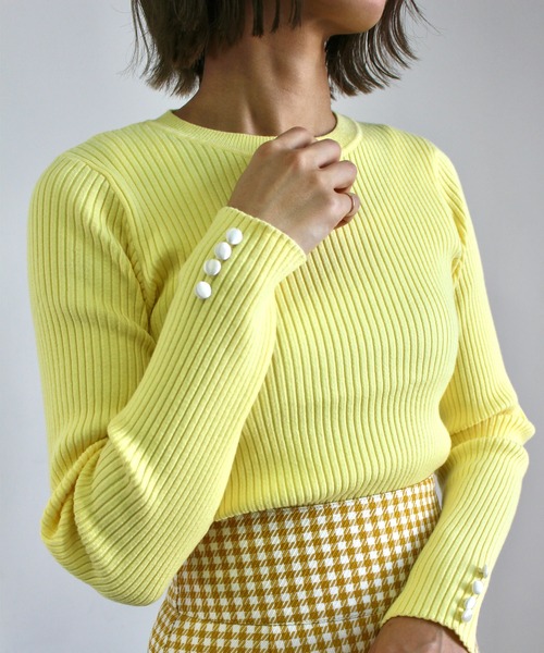 MLI'A（エムリア）の「袖ボタンニット（ニット/セーター・レディース・オフホワイト/ブラック/ライトグリーン/サックスブルー/イエロー/ピンク・M）」の5枚目の写真