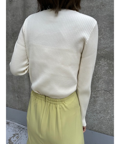 MLI'A（エムリア）の「袖ボタンニット（ニット/セーター・レディース・オフホワイト/ブラック/ライトグリーン/サックスブルー/イエロー/ピンク・M）」の7枚目の写真