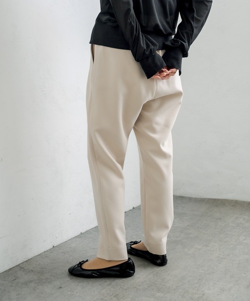 PUAL CE CIN（ピュアルセシン）の「ストレッチイージーテーパードパンツ（その他パンツ・レディース・ベージュ/ネイビー/グレー/アイボリー・FREE）」の11枚目の写真