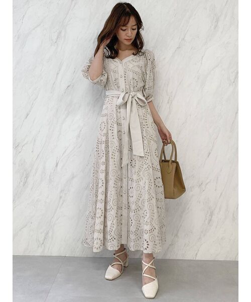 dazzlin(ダズリン)の「フラワーカットワークワンピース(ワンピース・レディース・ブラウン/オフホワイト・FREE)」の3枚目の写真