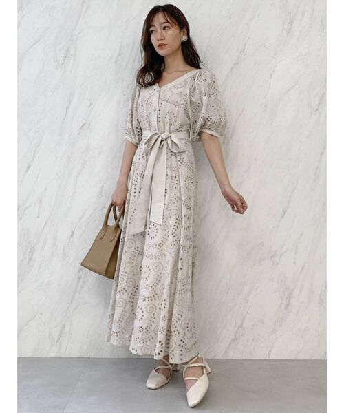 dazzlin(ダズリン)の「フラワーカットワークワンピース(ワンピース・レディース・ブラウン/オフホワイト・FREE)」の4枚目の写真