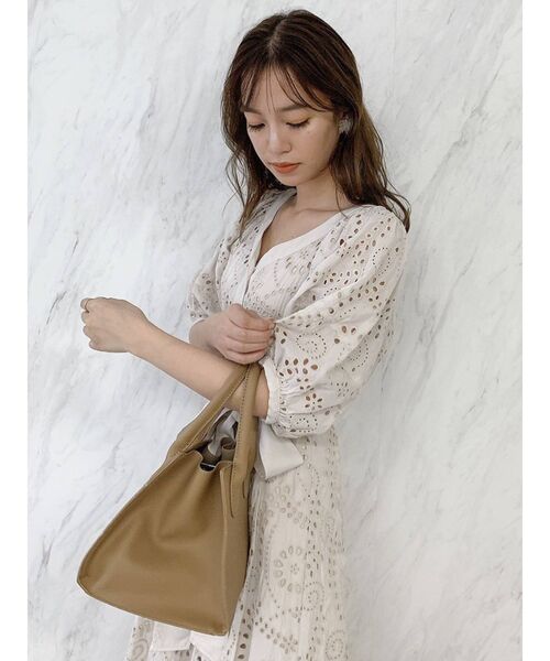 dazzlin(ダズリン)の「フラワーカットワークワンピース(ワンピース・レディース・ブラウン/オフホワイト・FREE)」の6枚目の写真