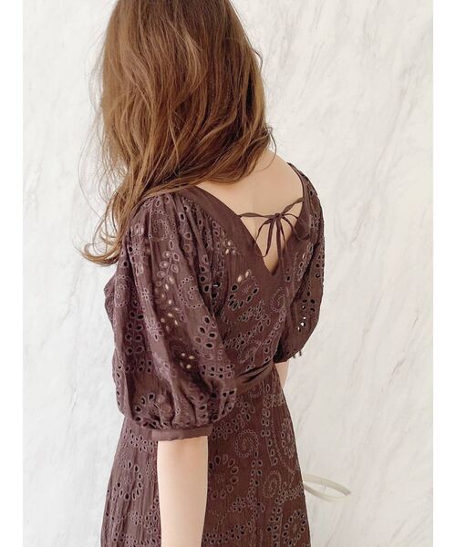 dazzlin(ダズリン)の「フラワーカットワークワンピース(ワンピース・レディース・ブラウン/オフホワイト・FREE)」の13枚目の写真