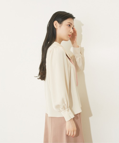 JILL by JILL STUART（ジルバイジルスチュアート）の「◇スカーフ付ロングポイントカラーブラウス（シャツ/ブラウス・レディース・ライトグリーン/ベージュ/ネイビー・FREE）」の5枚目の写真